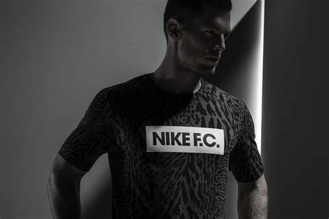 nike fc sweater grijs|Nike F.C. Collection.